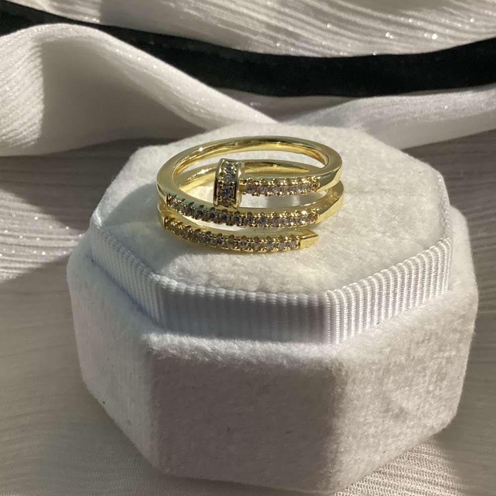 💋💄18k Gold Polymer Sparkling Zircon Swirl Nail Ring - Picture 5 of 17